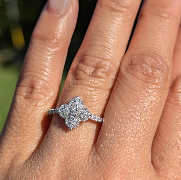 14K Solid White Gold Diamond Clover Flower Ring - Picture 7 of 12